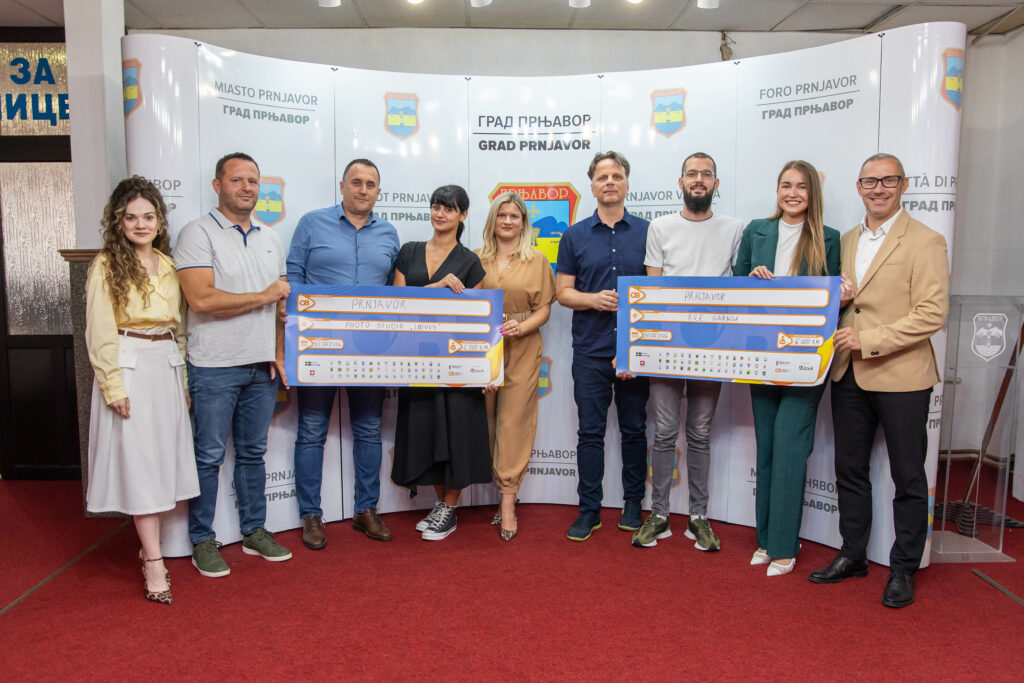 Potpisani ugovori o realizaciji dva projekta kroz Program Omladinske banke Prnjavor