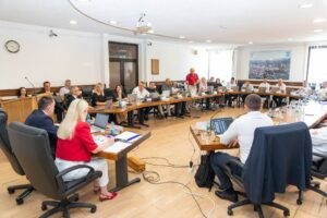 SDS Prnjavor: Protiv novog kreditnog zaduženja od 3,5 miliona KM, ponovo upozorili na loše puteve