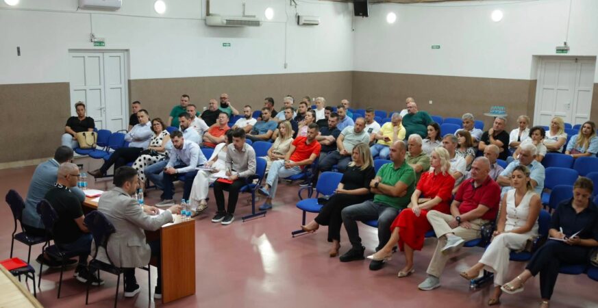 Organizacioni sekretar SNSD-a Igor Dodik posjetio Prnjavor, odrลพan sastanak sa Gradskim odborom