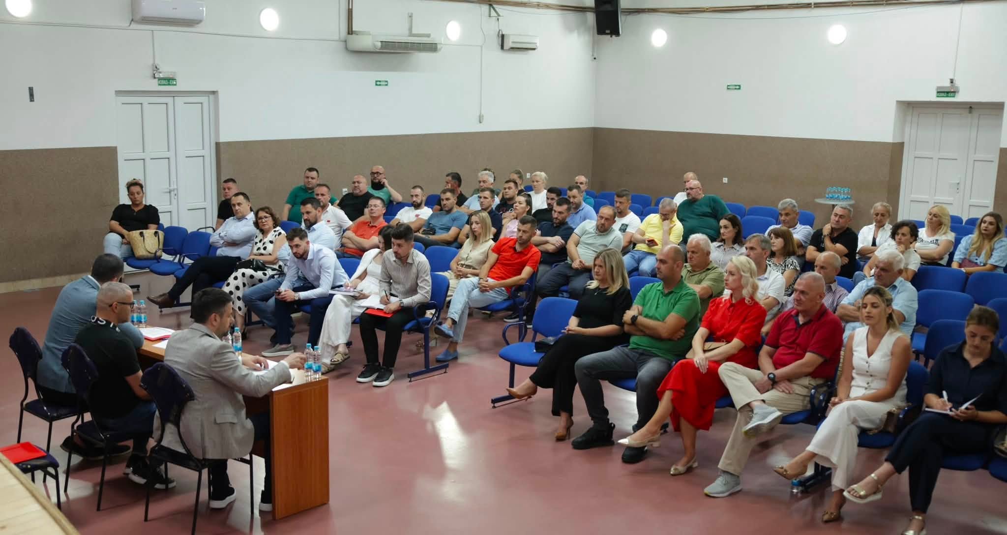 Organizacioni sekretar SNSD-a Igor Dodik posjetio Prnjavor, održan sastanak sa Gradskim odborom