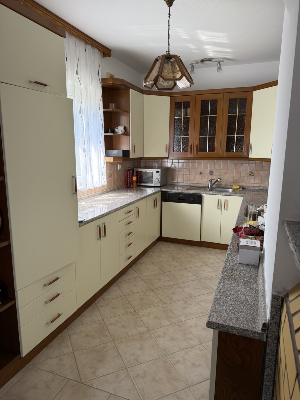 Na prodaju imanje sa dvije kuće – plac 590 m², kompletno uređeno i useljivo