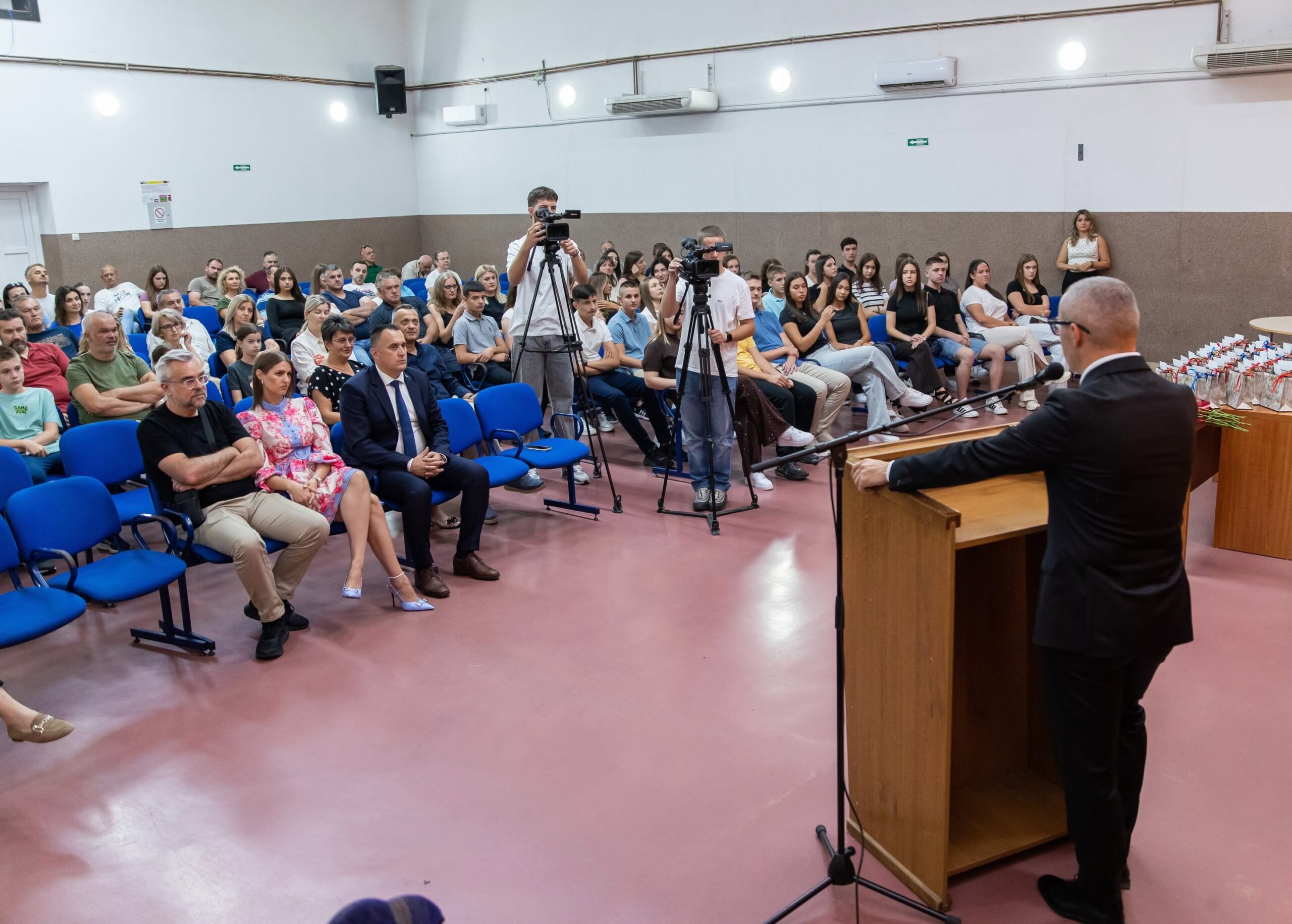 Zlato za znanje: nagrađeni najbolji učenici! (FOTO)