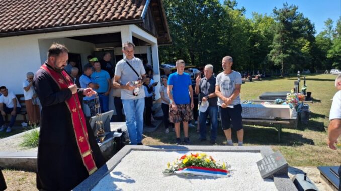 Sačuvan dio prošlosti: U Donjim Vijačanima obnovljen spomenik borcima NOB-a (FOTO)