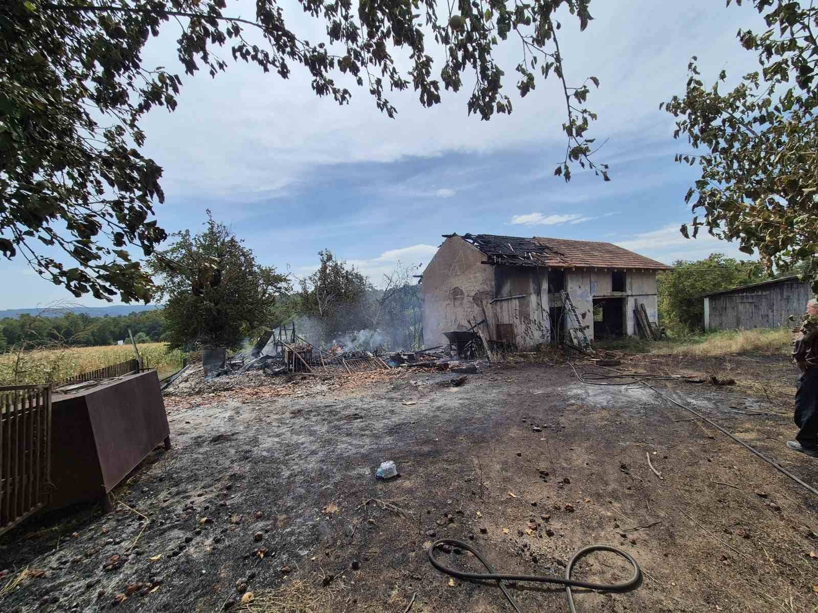 Požar u Štrpcima, prnjavorski vatrogasci ovog avgusta intervenisali 20 puta (FOTO)