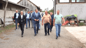 Dodik u selu Gornji Štrpci: Farma Babić primjer uspješnih domaćina na području Prnjavora i Srpske (FOTO)