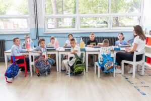 Školsko zvono ponovo se oglasilo u Prnjavoru: U klupe sjela 243 prvačića