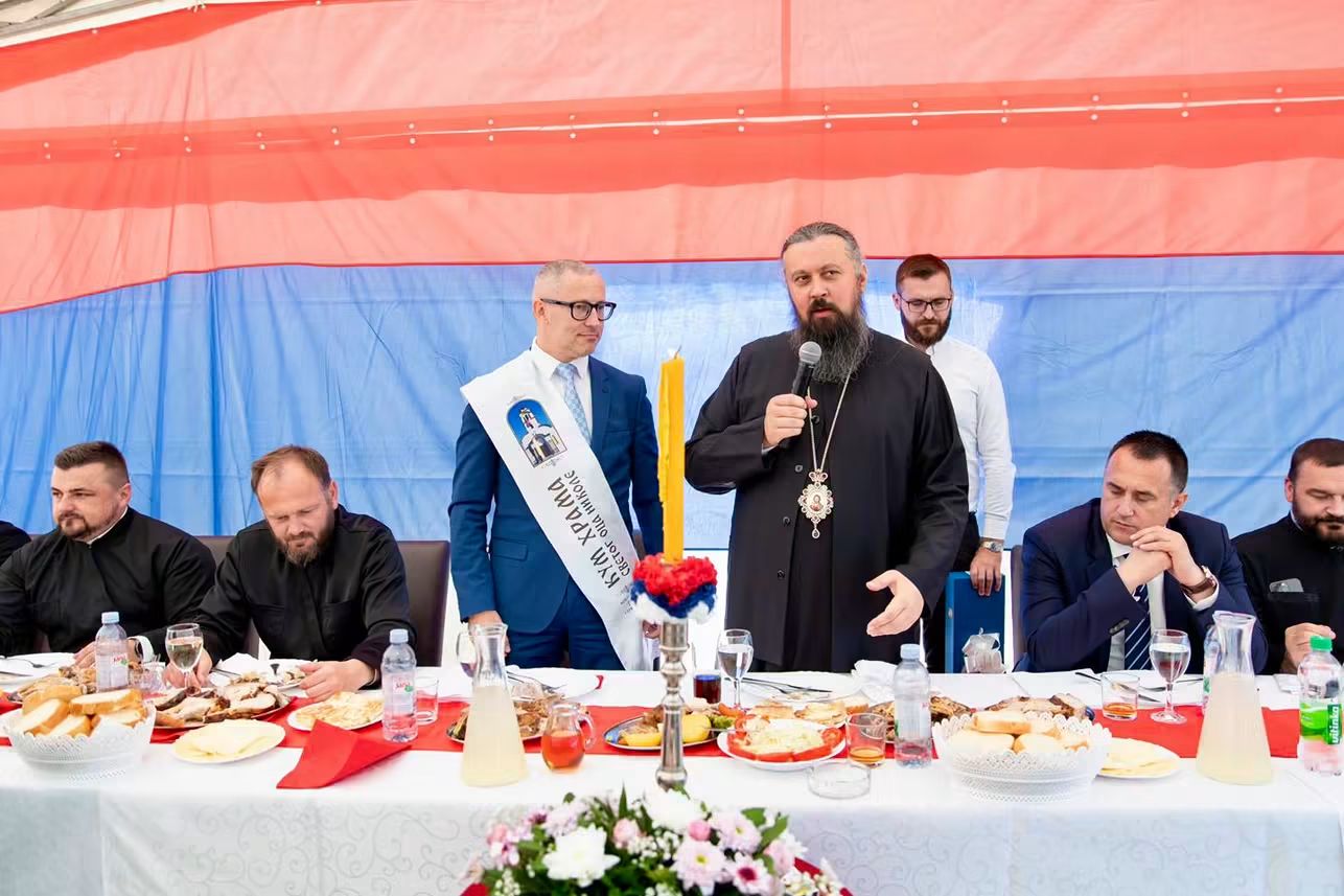 СВЕЧАНО У ХРВАЋАНИМА: Освештан храм Светог Николаја, кум на освећењу градоначелник Дарко Томаш
