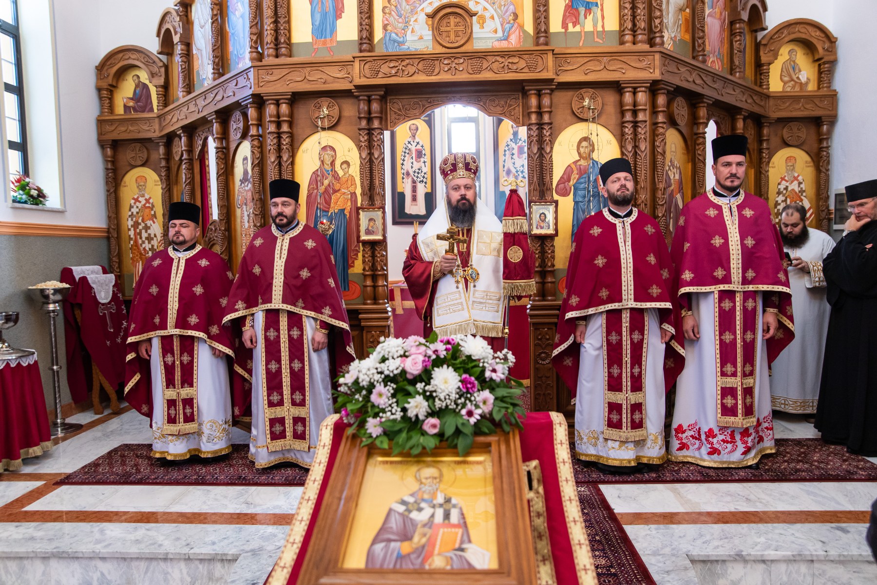 СВЕЧАНО У ХРВАЋАНИМА: Освештан храм Светог Николаја, кум на освећењу градоначелник Дарко Томаш