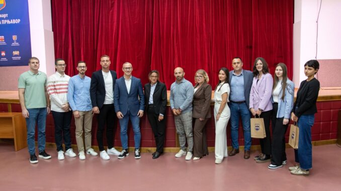 Grad Prnjavor nagradio 12 postdiplomaca i jednog doktoranda