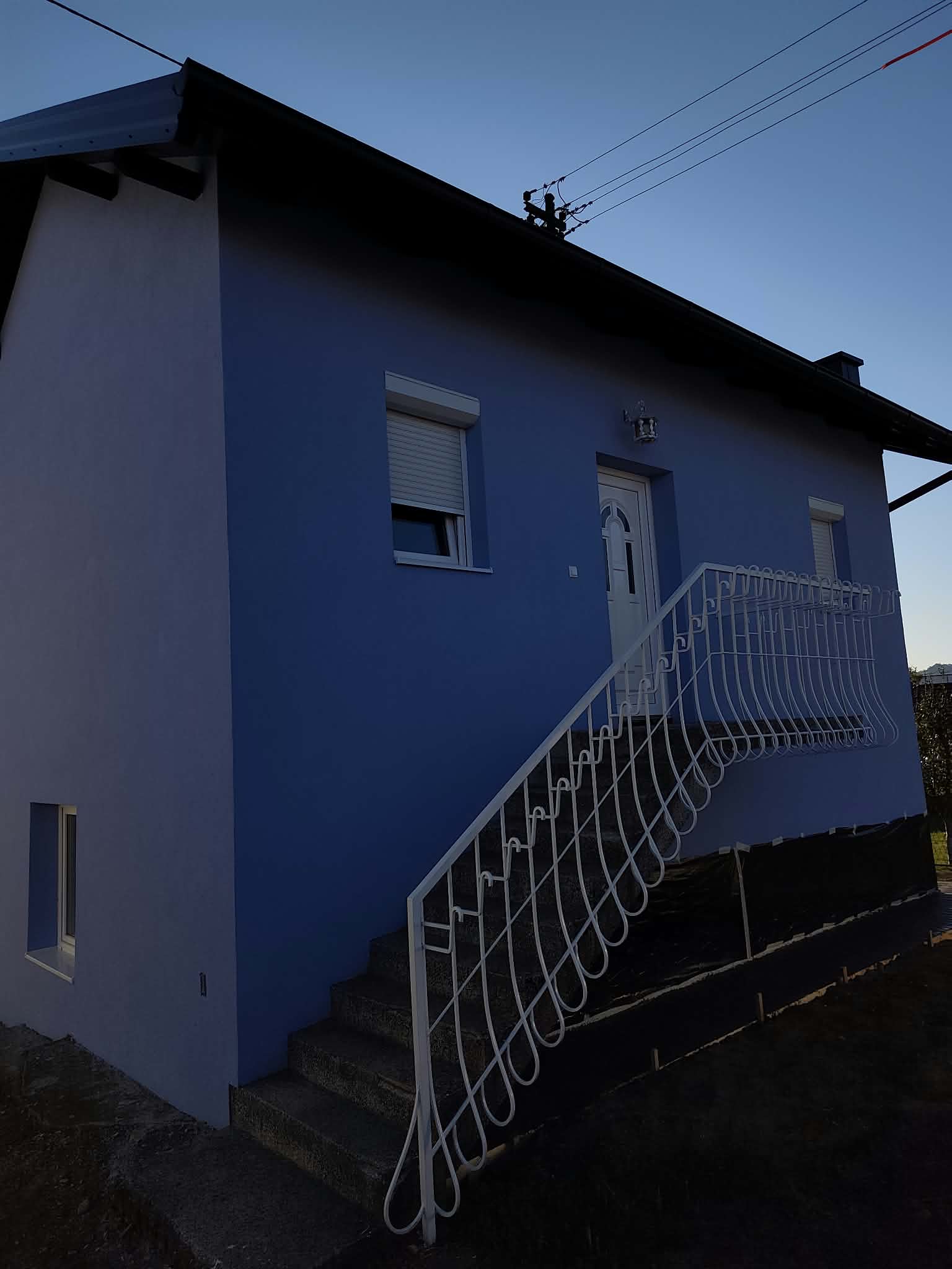 Na prodaju namještena i useljiva kuća u Prnjavoru