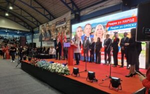 Centralna tribina SNSD-a u Prnjavoru: ”Građani izborom SNSD-a biraju budućnost i razvoj svog grada” (FOTO)
